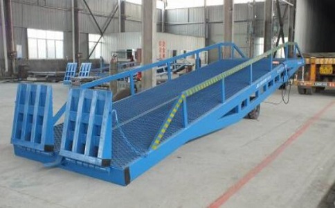 登車橋的使用方法(圖1) 移動登車橋.jpg