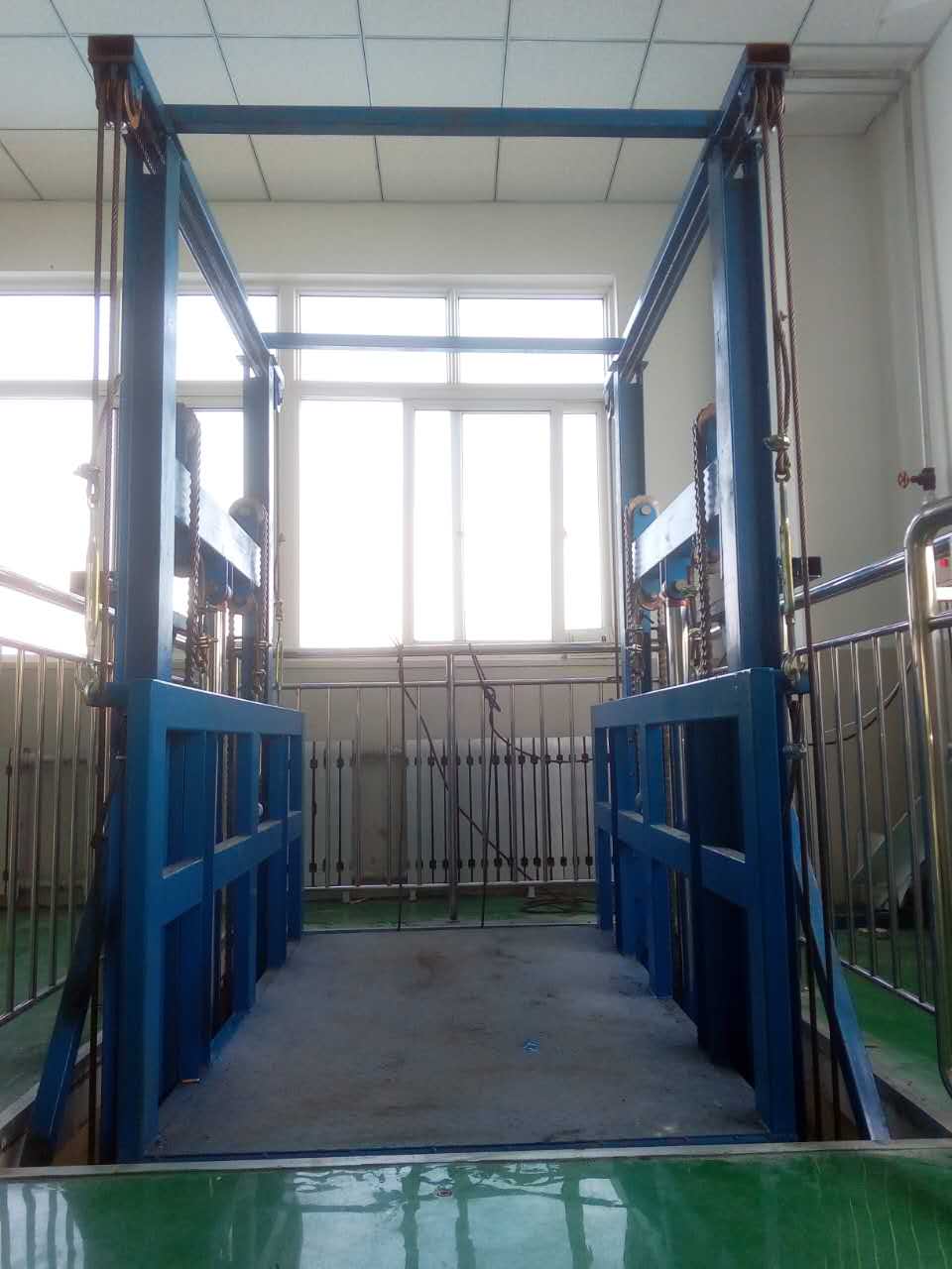 升降機(jī)中鋼絲繩的作用以及鋼絲繩磨損的原因(圖1) 1621567691.jpg